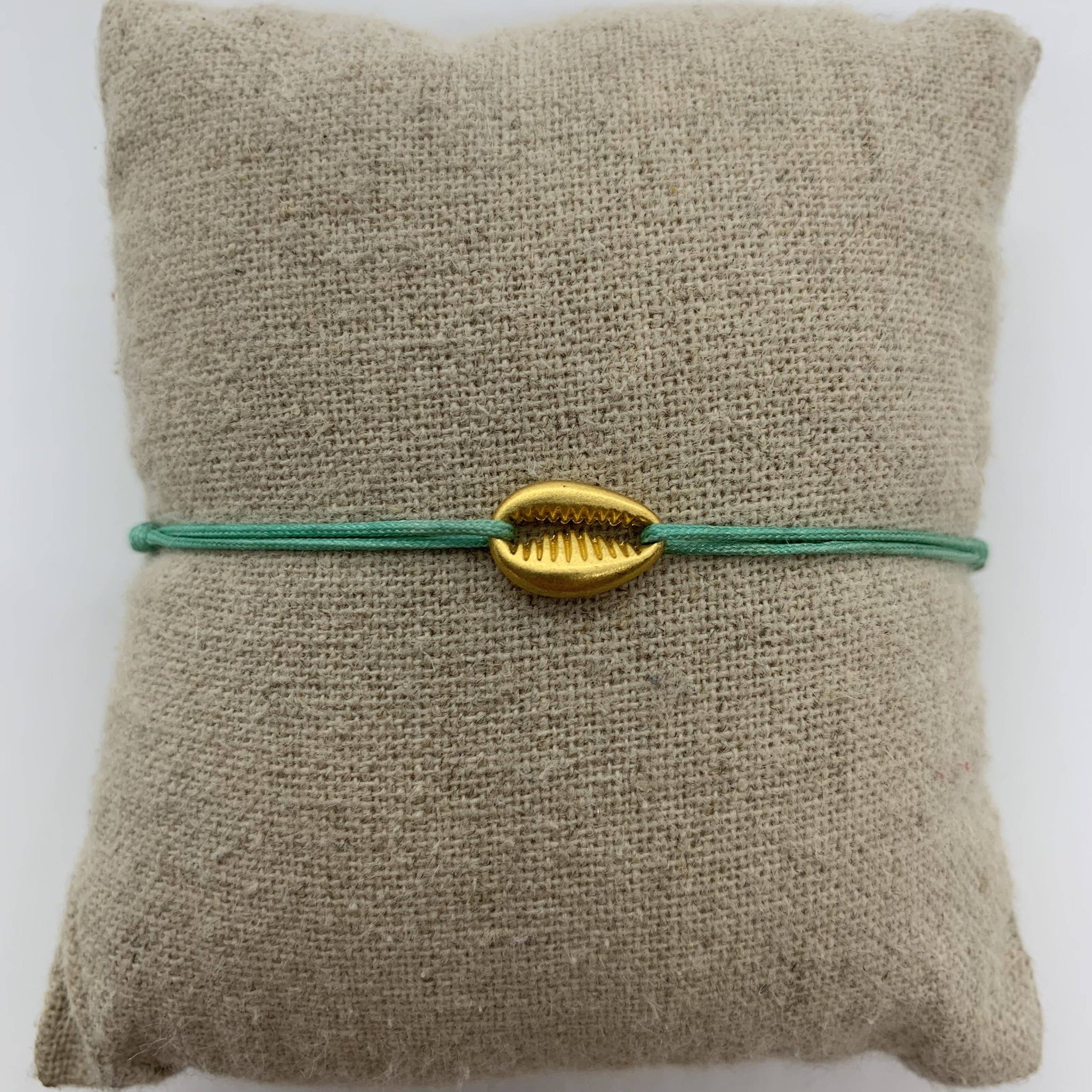 Bracelet with a SMALL golden metal shell