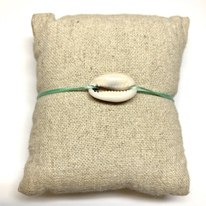 Bracelet with a Natural Shell