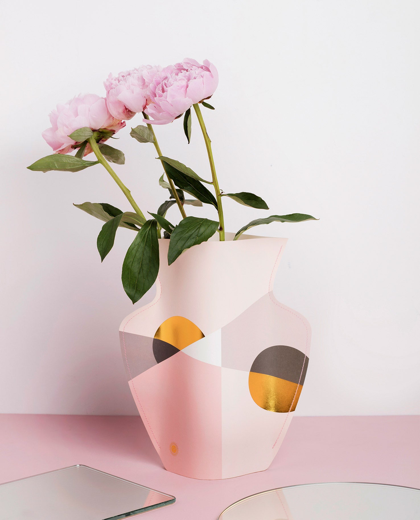 Paper Vase in Siena Pink